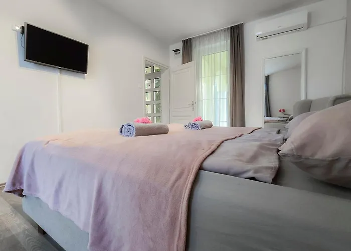 Medencepart Apartman