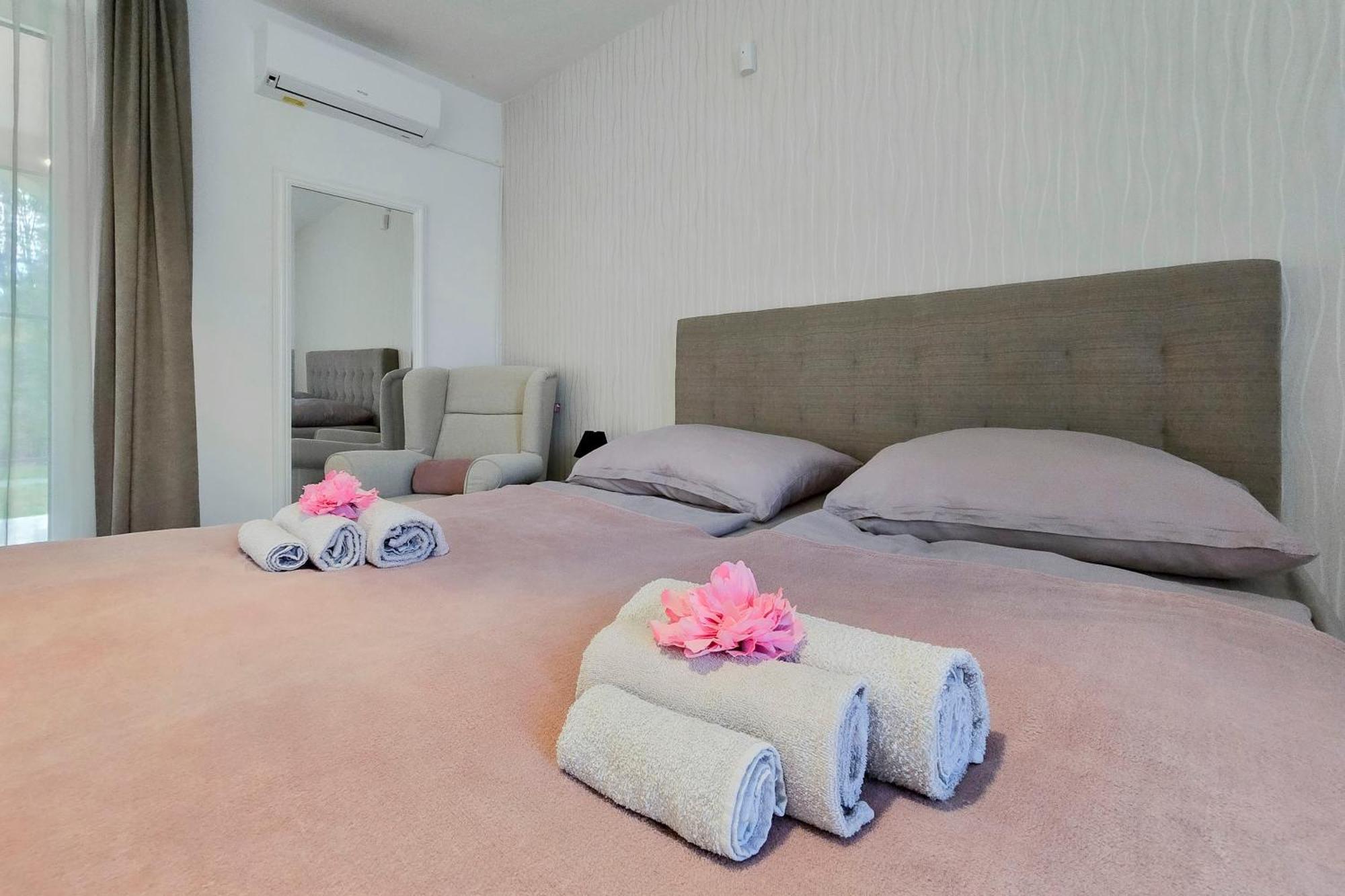 Apartamento Medencepart *
